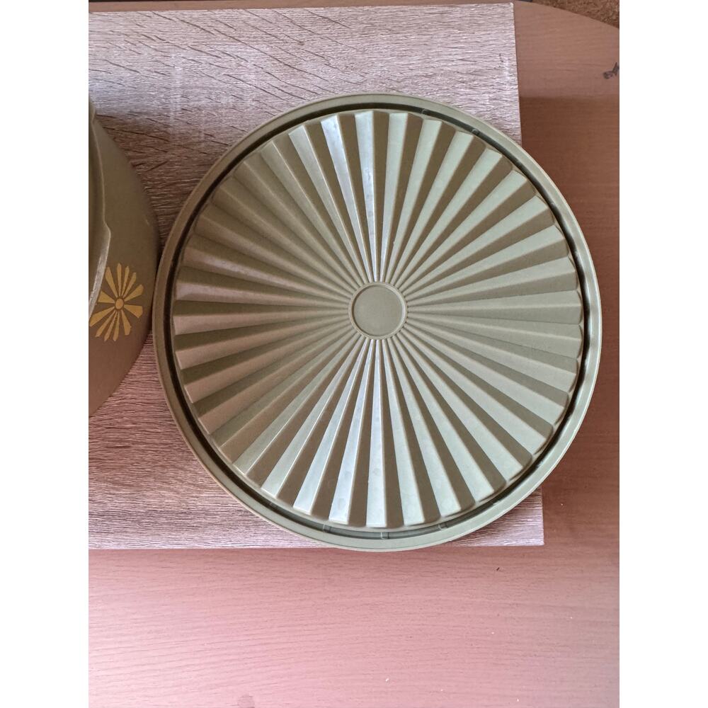 Vintage Tupperware Storage Bowl with Lid - 8" Diameter - Picture 11 of 11